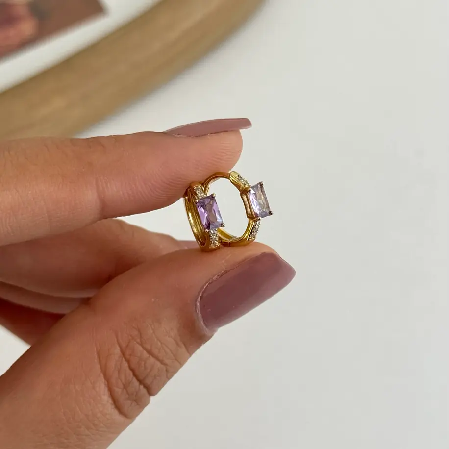 14K Xuping Seri Minimal Mor Taşlı Küpe