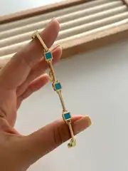 14k altın kaplama bebe mavisi kare taşlı bileklik  2