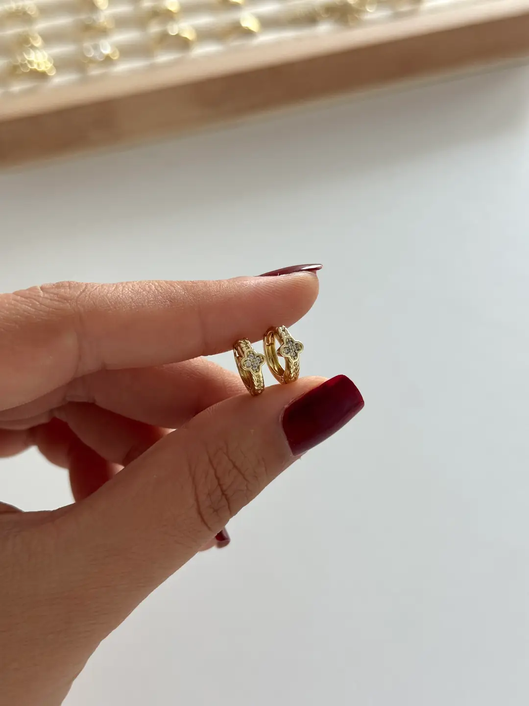 14K Xuping Seri Minimal Yonca Küpe 