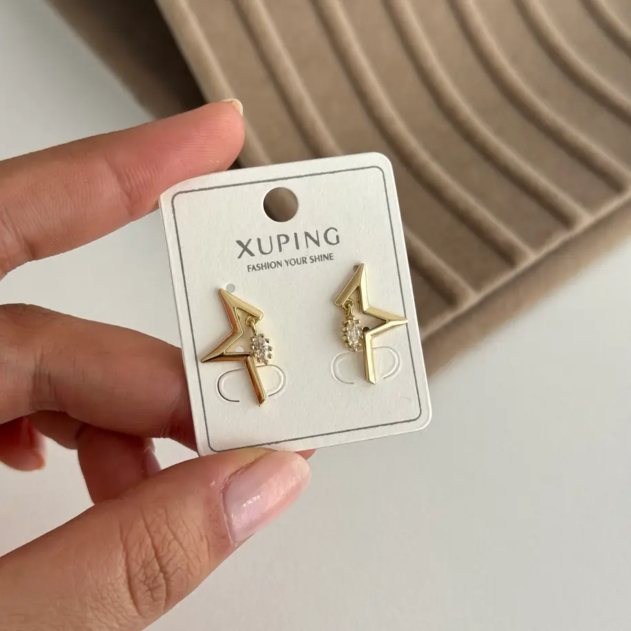 14K Xuping Seri Mini Taş Sallantılı Yarım Yıldız Küpe