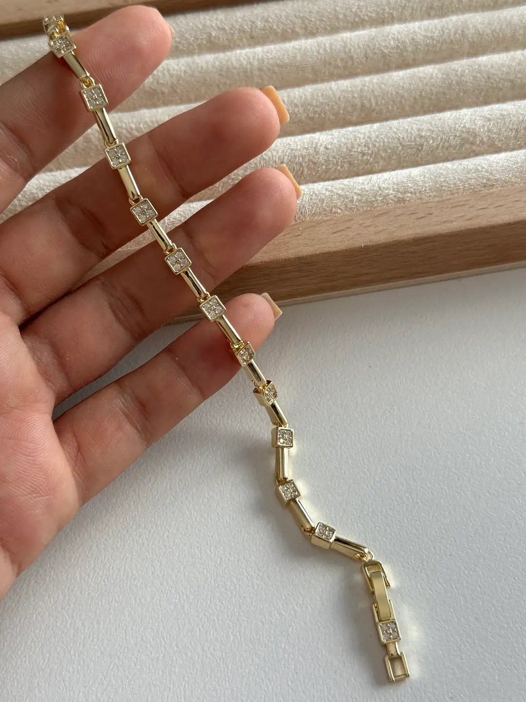 14K Altın Taşlı Kare Bileklik