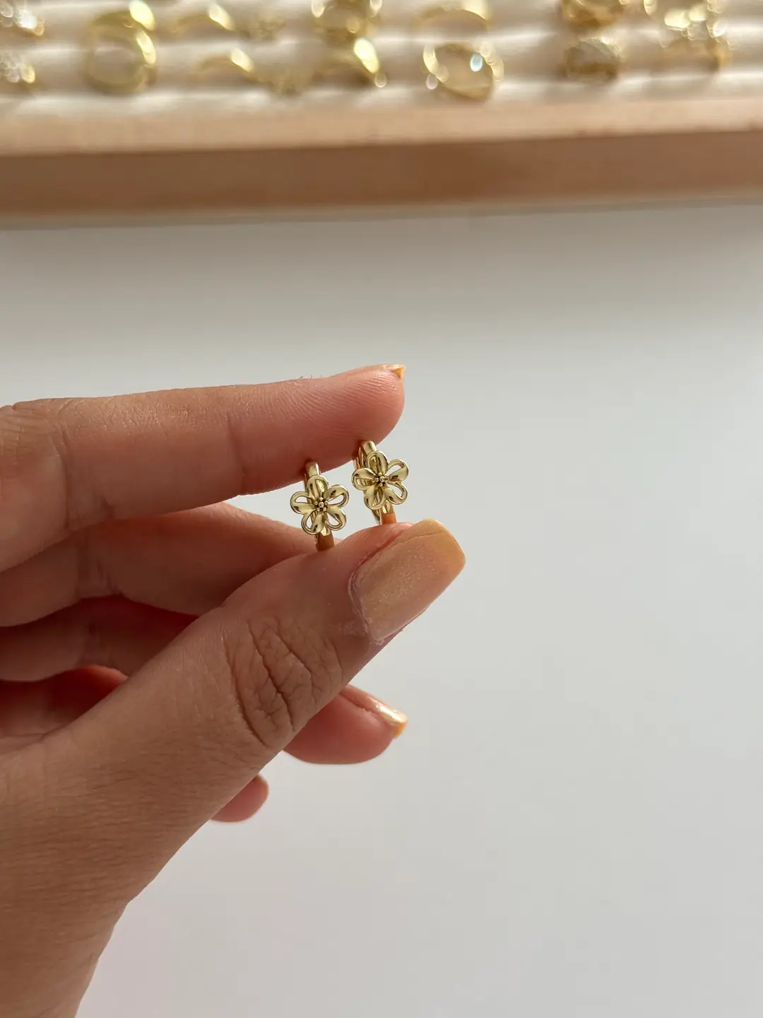 14k Xuping Seri Minimal Çiçek Küpe