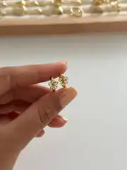 14k Xuping Seri Minimal Çiçek Küpe 1