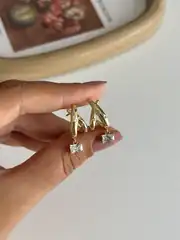 14K Xuping Seri Taş Sallantılı Küpe 1