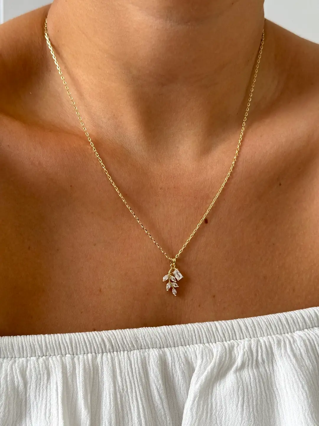 14K Xuping Seri Yaprak Kolye