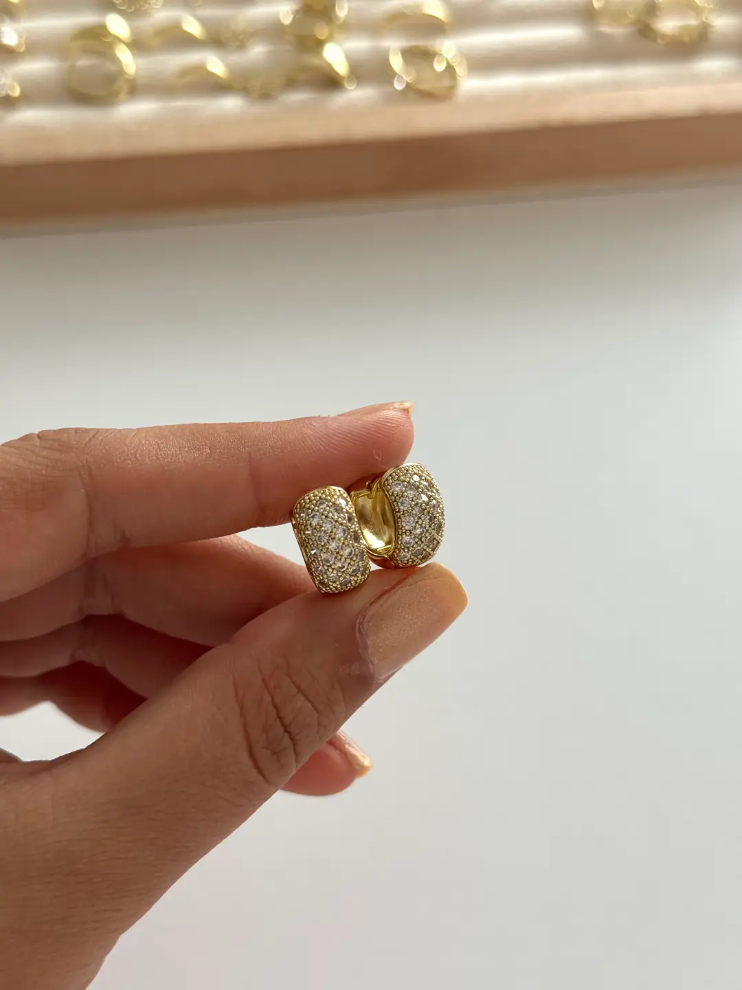 14k xuping seri minimal gömme taşlı küpe 