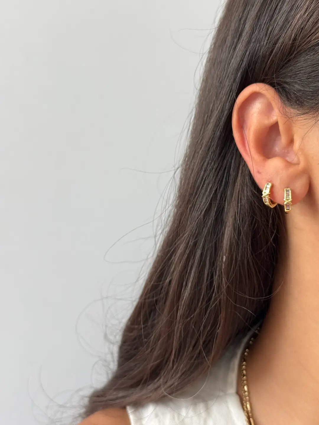 14K Xuping Seri Minimal Pastel Taşlı X Küpe