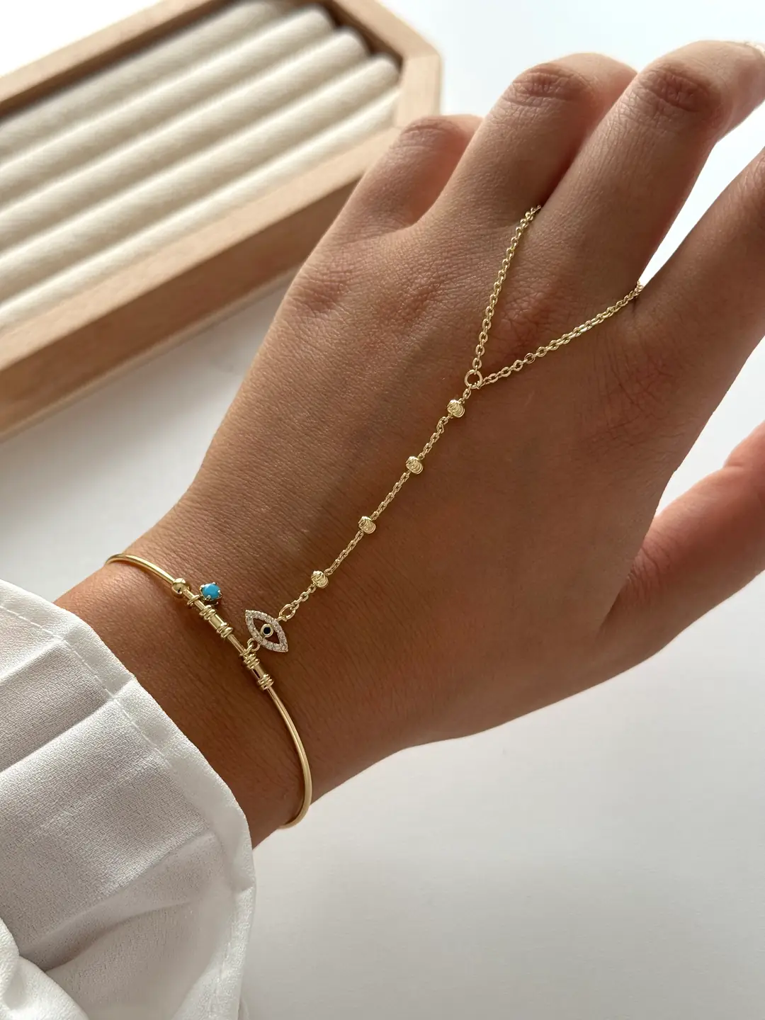 14K Altın Kaplama Kelepçeli Şahmeran
