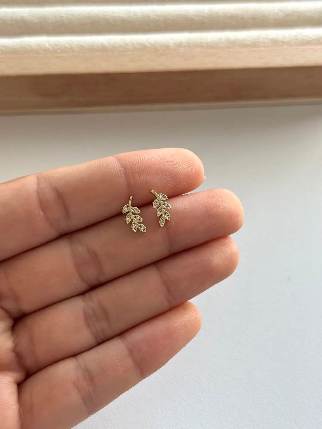 14k Xuping Seri Minimal Yaprak Küpe 