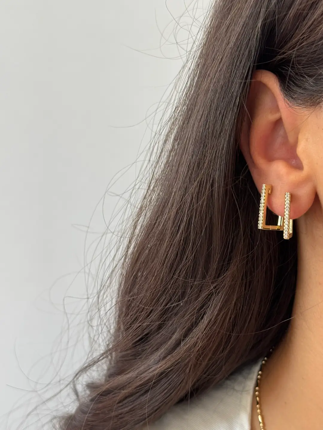 14k xuping seri taşlı kare küpe 