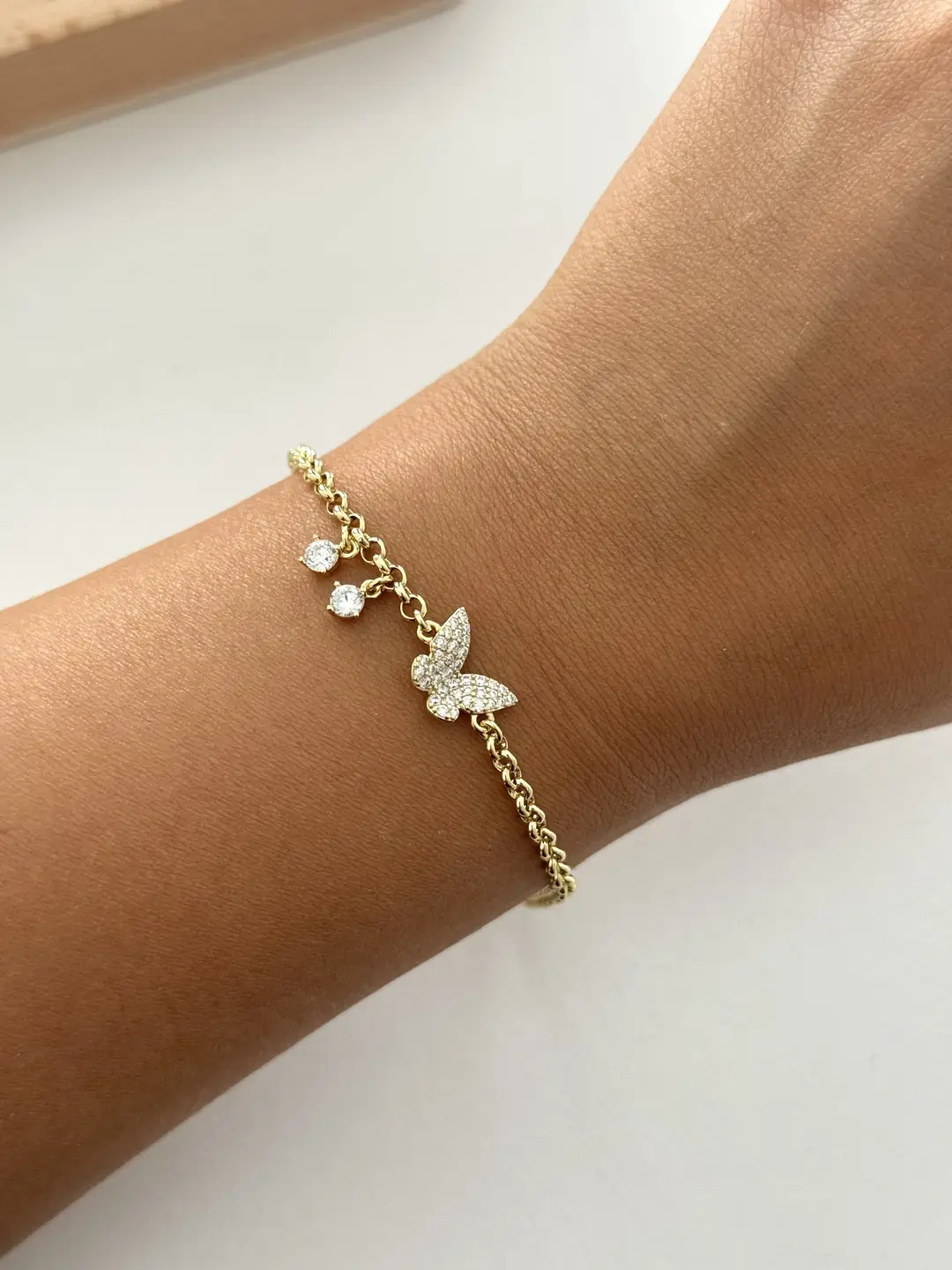 14K Xuping Seri Tektaş Charmlı Kelebek Bileklik